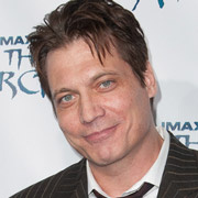 Height of Holt McCallany