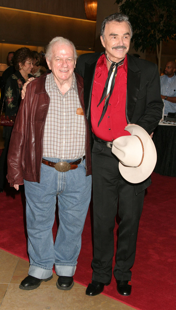 How tall is Charles Durning