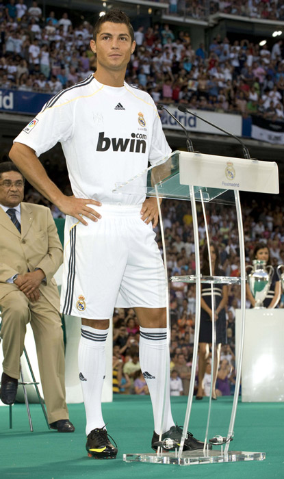 How tall is Cristiano Ronaldo