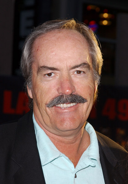 How tall is Powers Boothe