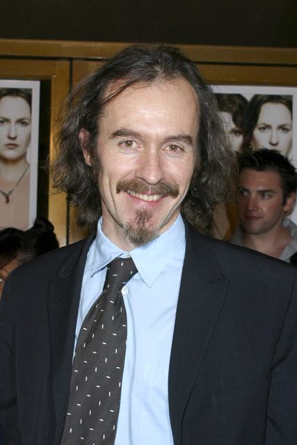How tall is Stephen Dillane